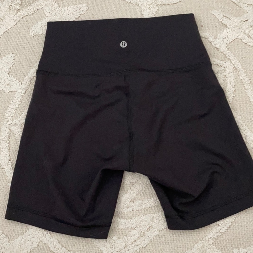 Lululemon Wunder Train High Rise Short 6” Black sz 6